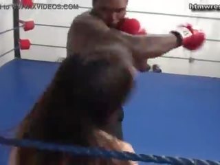 Fekete férfi boksz beast vs apró fehér fiatal hölgy ryona
