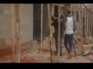 Afrikaans nigerian getto blokes gangbang een maagd / deel ik