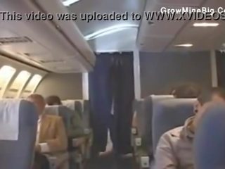 דיילת ו - יפני striplings זיון ב plane