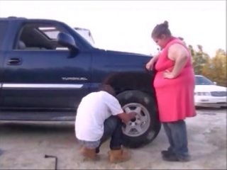 Jovem jovem grávida dar xxx filme clipe para carro trouble socorro, orgasmo ejaculação interna