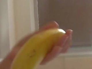 How-to: צעיר שחרחורת צעיר גברת מלמד באמצעות א בננה